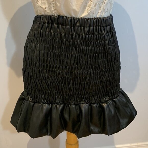 Hot and Delicious brand stretch elastic faux leather mini skirt ruffle size M - Picture 1 of 10